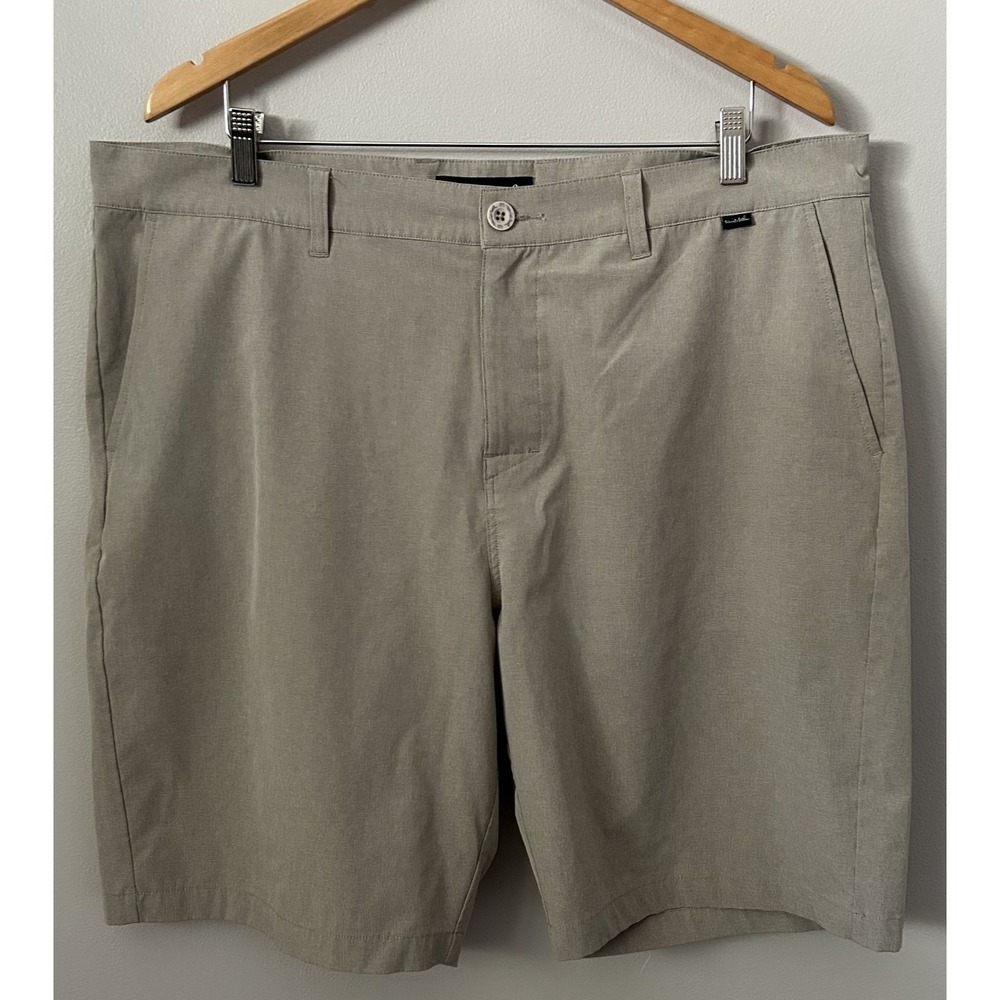 TravisMathew Shorts Mens 40 Khaki Tan Performance Golf Chino Stretch 9.5"Inseam